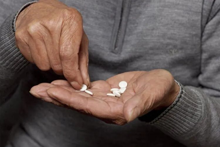 北京大学**医院研究发现：60岁后服用阿司匹林，小剂量更安全